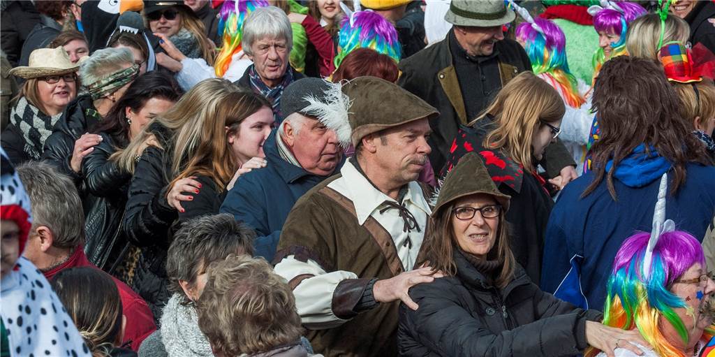 Viel Wirbel um die stimmungsvolle Karnevalsparty in der Agora am 2. März Viel Wirbel um die stimmungsvolle Karnevalsparty in der Agora am 2. März