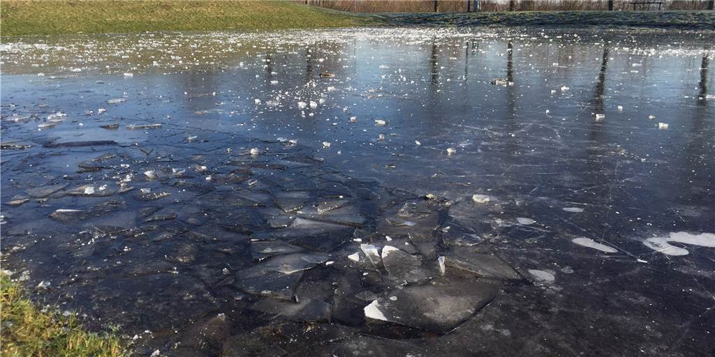 Zerstörungswillige verhindern glatte Eislauffläche an der Olfener Wieschhof-Grundschule Zerstörungswillige verhindern glatte Eislauffläche an der Olfener Wieschhof-Grundschule