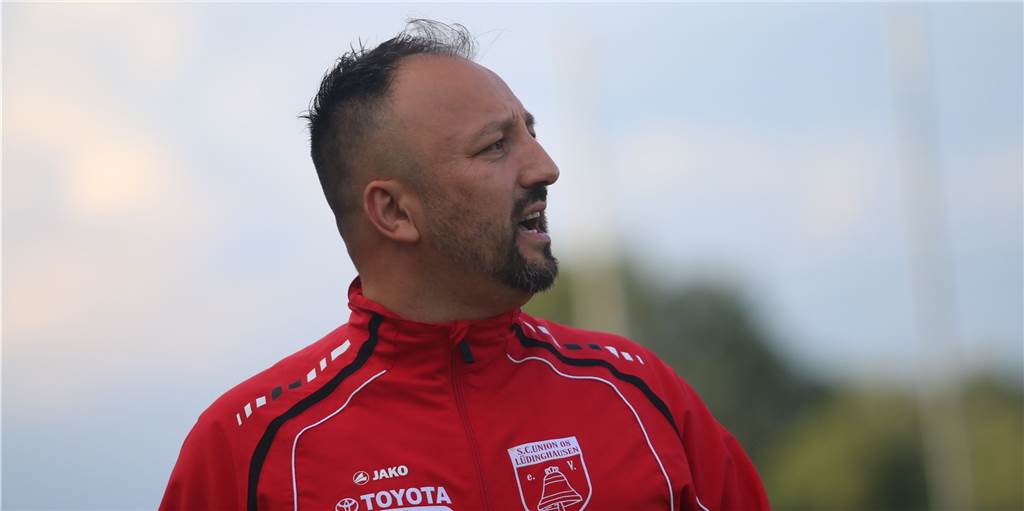 Alles neu beim SV Hullern: Nach 15 Abmeldungen hat Trainer Kara über 40 Spieler im Kader Alles neu beim SV Hullern: Nach 15 Abmeldungen hat Trainer Kara über 40 Spieler im Kader