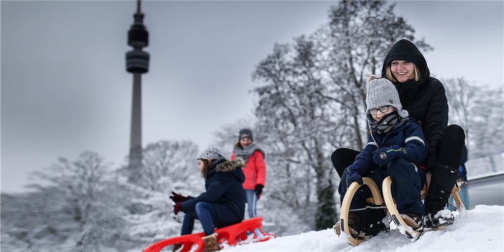 Schnee- und Rodelspaß unterm Florianturm