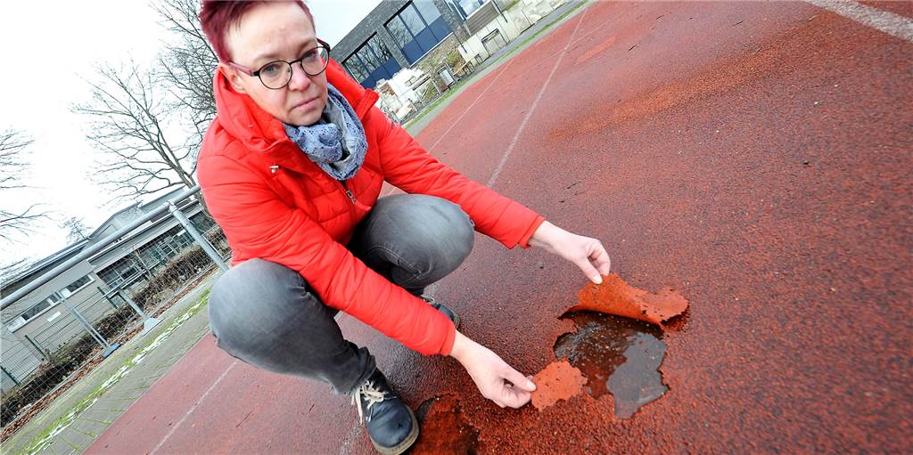 Tartanbahn nach achteinhalb Jahren schon kaputt - Sportler glauben an Pfusch am Bau Tartanbahn nach achteinhalb Jahren schon kaputt - Sportler glauben an Pfusch am Bau