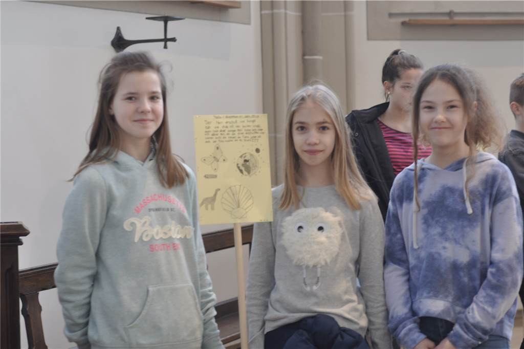 Ein kleiner Wald aus Psalmen: Das steckt hinter der Ausstellung in der Vitus-Kirche