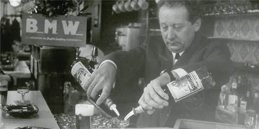 In der Bachmannstube gab‘s Schnaps, Bier und BMW am acht Meter langen Tresen In der Bachmannstube gab‘s Schnaps, Bier und BMW am acht Meter langen Tresen