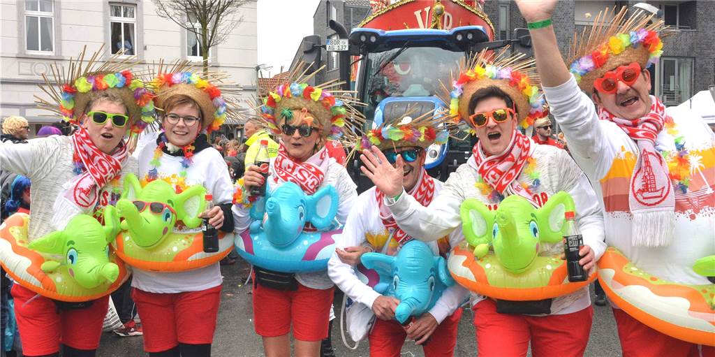 Der Wettergott hatte pünktlich zum Raesfelder Rosenmontagszug ein Einsehen Der Wettergott hatte pünktlich zum Raesfelder Rosenmontagszug ein Einsehen