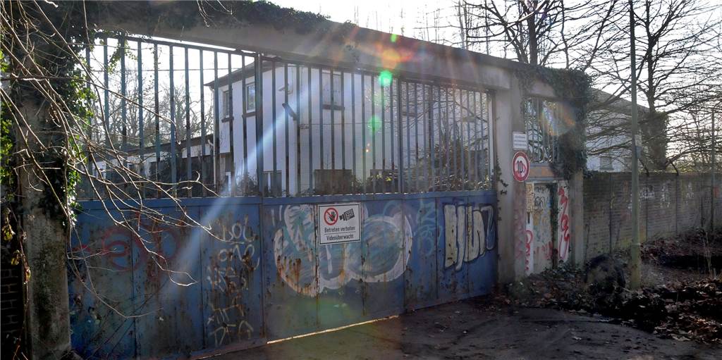 Nazis versteckten geheime Munitionsfabrik auf dem Nickelwerk-Gelände hinter hohen Pappeln Nazis versteckten geheime Munitionsfabrik auf dem Nickelwerk-Gelände hinter hohen Pappeln