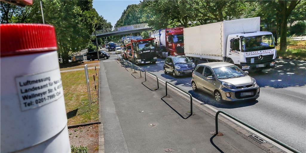 Politiker wollen viele Lastwagen von der B1 verbannen Politiker wollen viele Lastwagen von der B1 verbannen