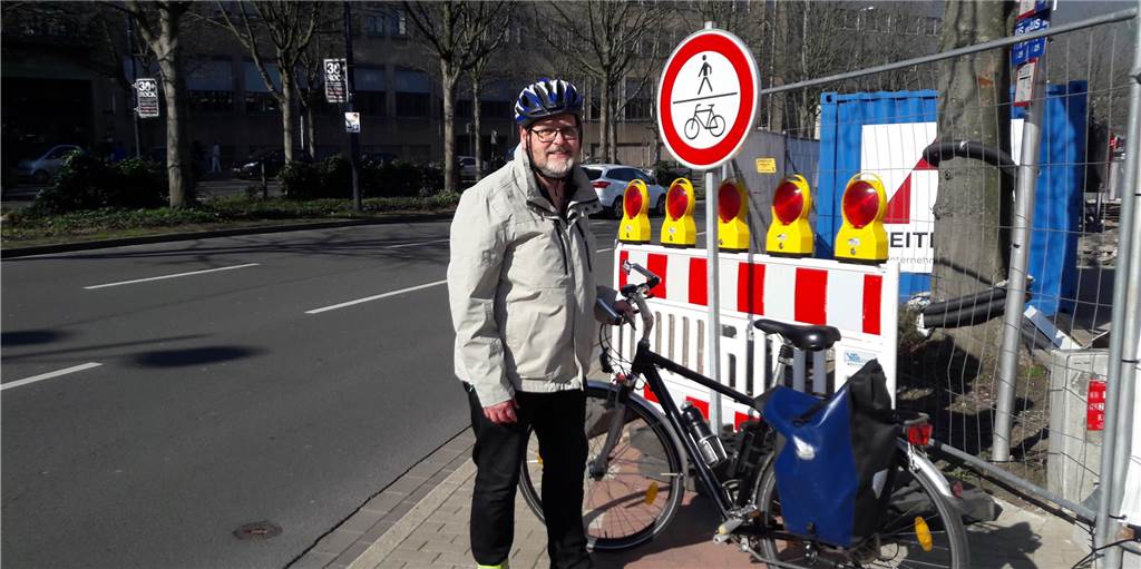 Die Baustelle am Königswall behindert nicht nur Autofahrer, sondern vor allem Radfahrer Die Baustelle am Königswall behindert nicht nur Autofahrer, sondern vor allem Radfahrer