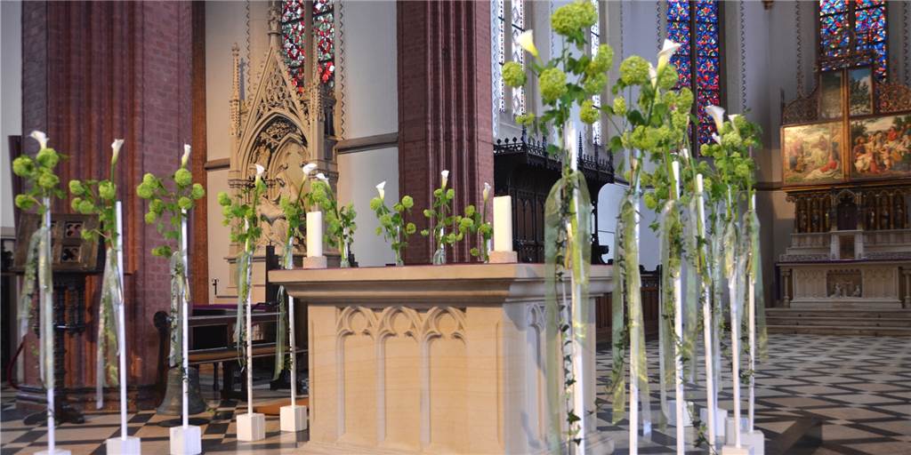 Liebevolles Gedenken in der Sixtus-Kirche an die Opfer der Flugzeugkatastrophe Liebevolles Gedenken in der Sixtus-Kirche an die Opfer der Flugzeugkatastrophe