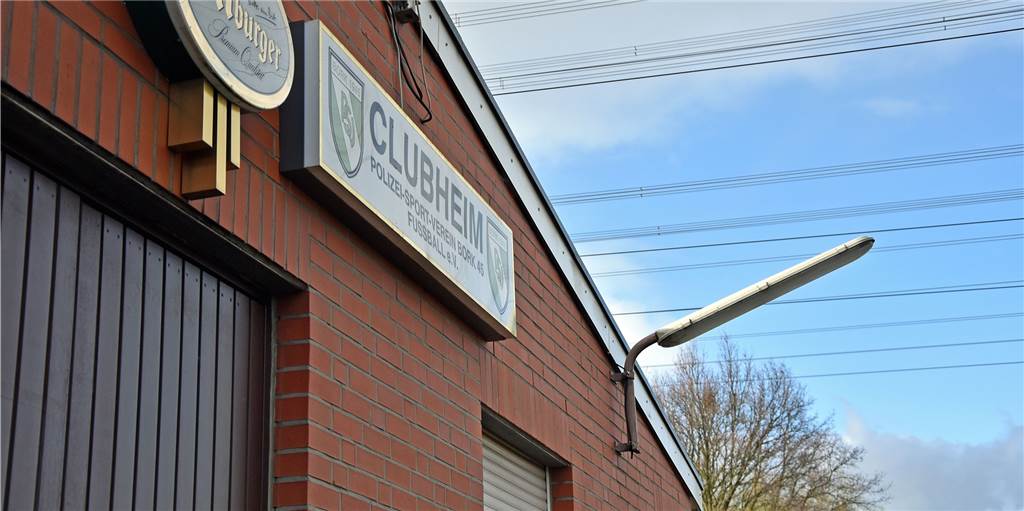 Einbrecher hinterlassen Kothaufen vorm Vereinsheim, anstatt etwas zu stehlen Einbrecher hinterlassen Kothaufen vorm Vereinsheim, anstatt etwas zu stehlen