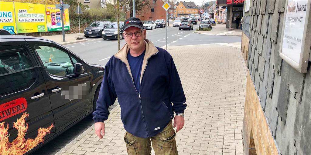 Im Berghofer Zentrum legen Dauerparker die Stellplätze an der Einkaufsstraße lahm Im Berghofer Zentrum legen Dauerparker die Stellplätze an der Einkaufsstraße lahm