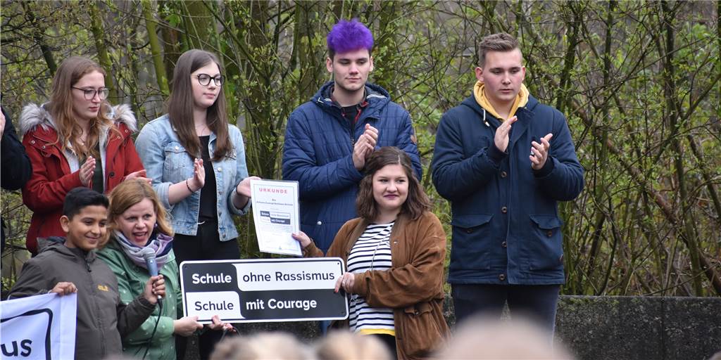 Als Schule ohne Rassismus hat das JCS eine Auszeichnung erhalten, aber auch einen Auftrag Als Schule ohne Rassismus hat das JCS eine Auszeichnung erhalten, aber auch einen Auftrag