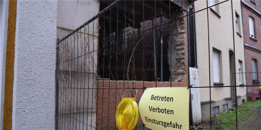 Einsturzgefahr am alten Fachwerkhaus gebannt, Westmauer bleibt aber noch gesperrt