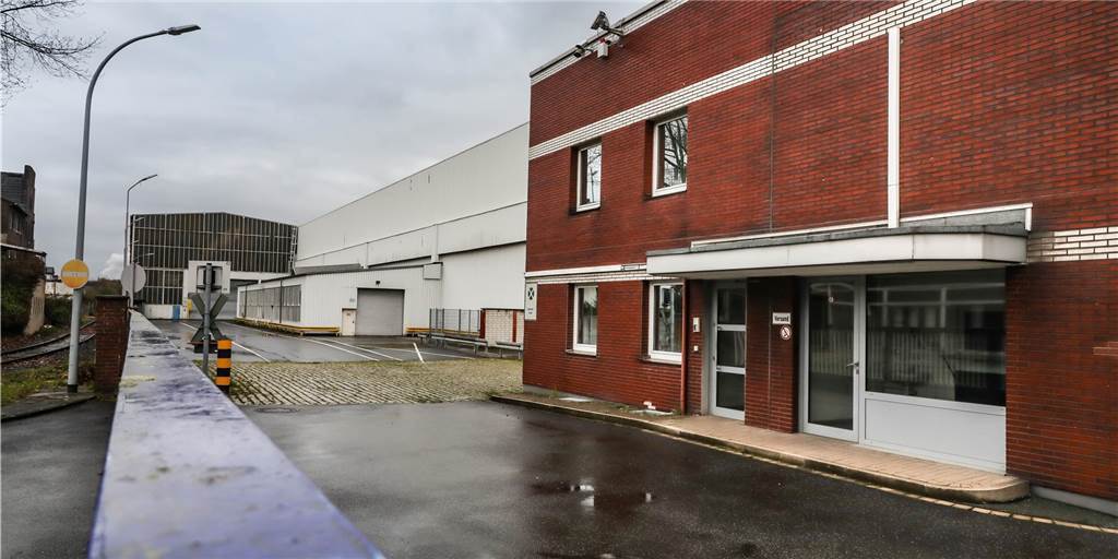 Im Herbst rücken die Bagger an: Alte Halle im Dortmunder Hafen soll Neubauten weichen