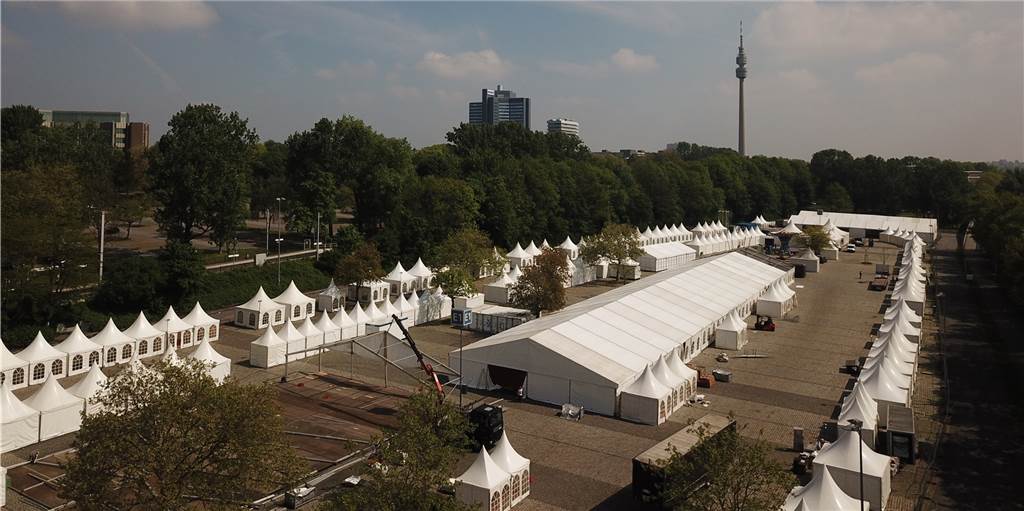 Unbekannte beschmieren Festi-Ramazan-Zelte mit Nazi-Symbolen Unbekannte beschmieren Festi-Ramazan-Zelte mit Nazi-Symbolen