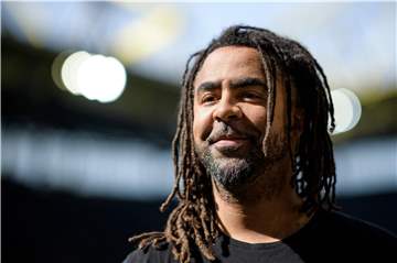 Patrick Owomoyela: Drei BVB-Siege - dann ist der Titel noch möglich