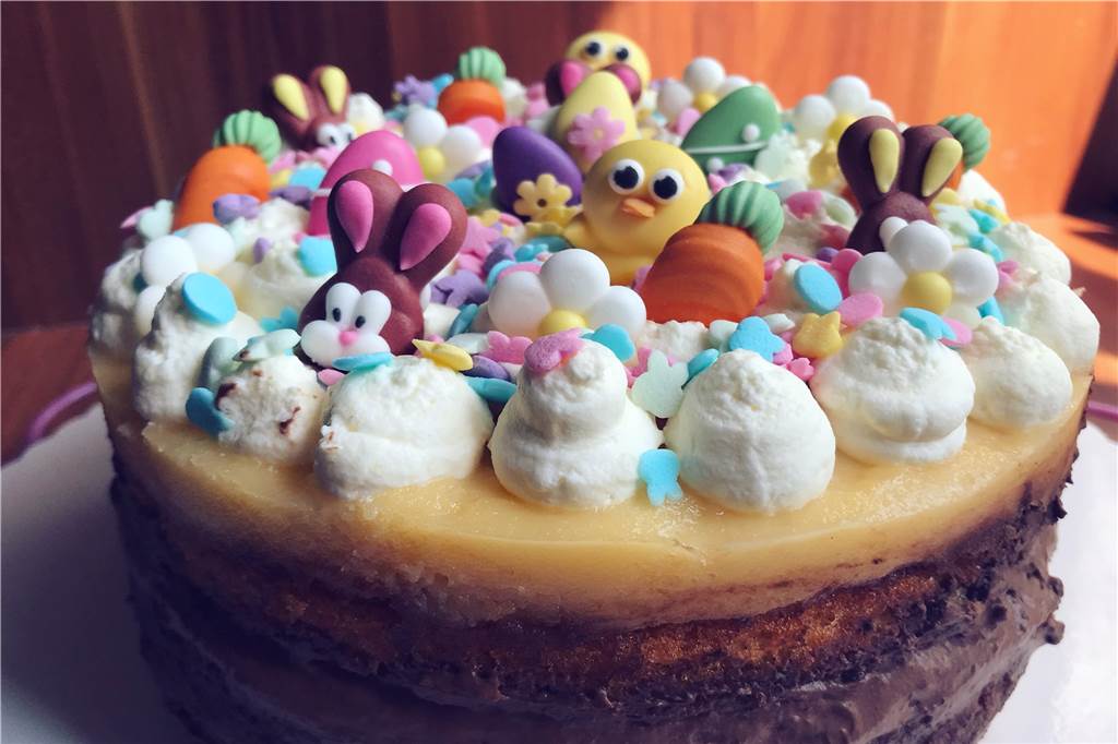 Für süße Feiertage: Bunte Ostertorte mit Eierlikör und Schokoladencreme