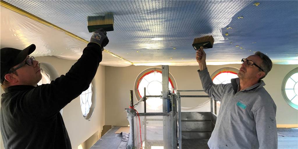 Hauptfriedhof in Brackel: Auf der Trauerhallen-Decke eröffnet sich ein Blick in den Himmel Hauptfriedhof in Brackel: Auf der Trauerhallen-Decke eröffnet sich ein Blick in den Himmel