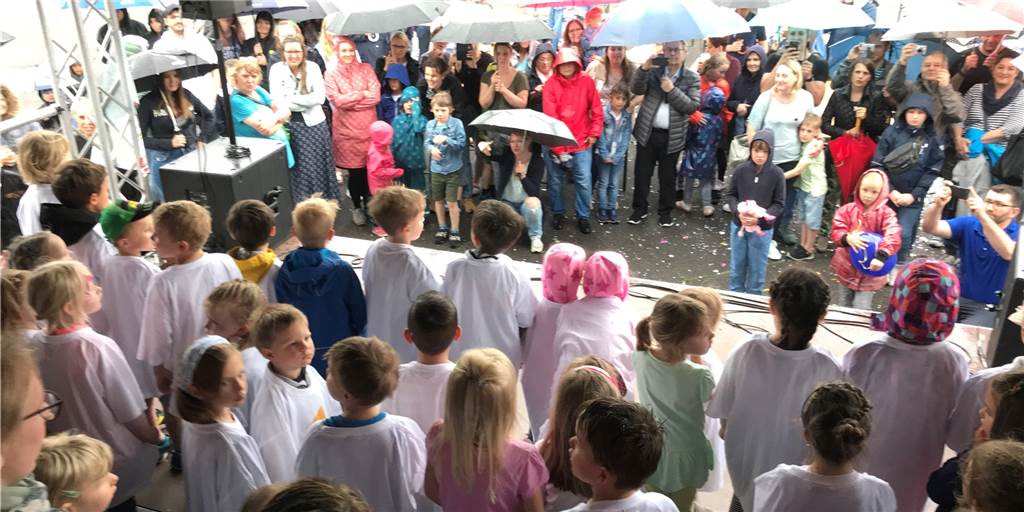 Spaziergang zwischen Aktiven: Warum das Stadtfest für Demokratie wichtig war Spaziergang zwischen Aktiven: Warum das Stadtfest für Demokratie wichtig war