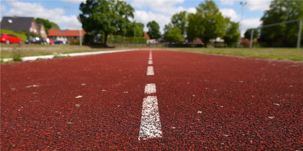 Schulcampus: Bürgerinitiative will Schulstraße und Rundlaufbahn erhalten und Geld sparen Schulcampus: Bürgerinitiative will Schulstraße und Rundlaufbahn erhalten und Geld sparen