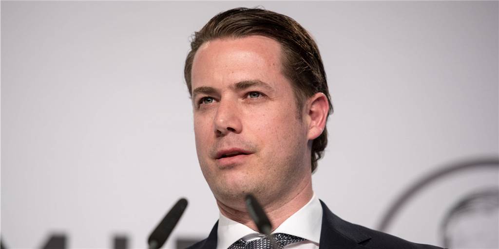 BVB-Nachwuchskoordinator Ricken: Moukoko wird Sahin nicht als jüngsten Spieler ablösen BVB-Nachwuchskoordinator Ricken: Moukoko wird Sahin nicht als jüngsten Spieler ablösen