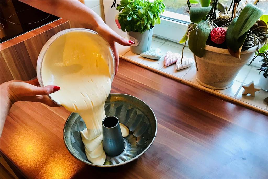 Wenn frische Erdbeeren und cremiger Mascarpone auf luftigen Biskuit treffen Wenn frische Erdbeeren und cremiger Mascarpone auf luftigen Biskuit treffen