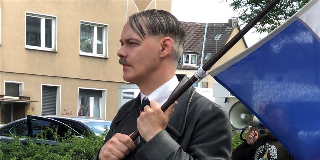 Staatsanwalt prüft Auftritt des „Holland-Hitler“ in Hörde Staatsanwalt prüft Auftritt des „Holland-Hitler“ in Hörde