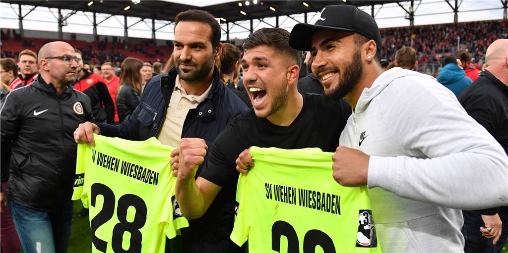 Im Mai 2019 - Schmerzen, Dosenbier, Riesen-Party 2019: Gökhan Güls Sause zum Aufstieg in die 2. Liga Im Mai 2019 - Schmerzen, Dosenbier, Riesen-Party 2019: Gökhan Güls Sause zum Aufstieg in die 2. Liga