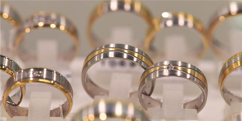 Hochzeitsvorbereitung: Die Suche nach dem perfekten Ring wirft unendlich viele Fragen auf Hochzeitsvorbereitung: Die Suche nach dem perfekten Ring wirft unendlich viele Fragen auf