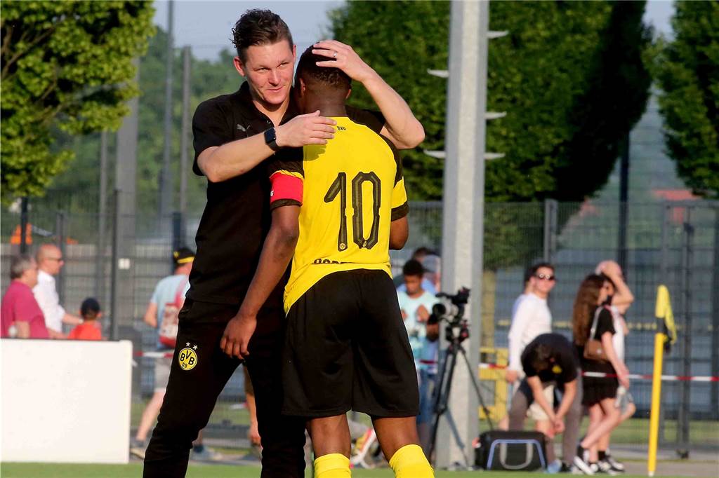 Noch ein Spiel bis zum Finale für die BVB-U17 - Moukoko-Ersatz kommt aus der Schweiz