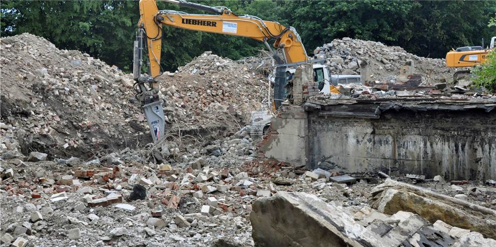 Abriss für den neuen Campus: Geplante Sporthalle hat noch keine Baugenehmigung Abriss für den neuen Campus: Geplante Sporthalle hat noch keine Baugenehmigung