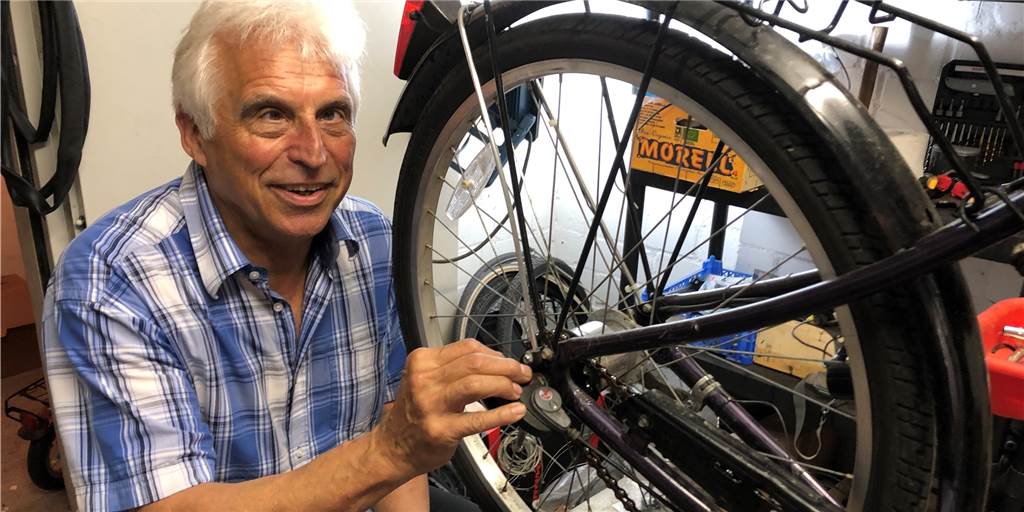 Begeisterter Fahrradfahrer hilft auch Lütgendortmunder Flüchtlingen auf den Sattel