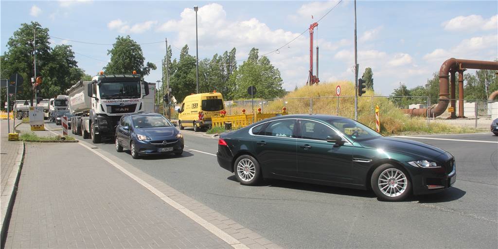 Der Stau an der Dauerbaustelle Emscherallee nervt - dabei gibt es eine einfache Lösung Der Stau an der Dauerbaustelle Emscherallee nervt - dabei gibt es eine einfache Lösung