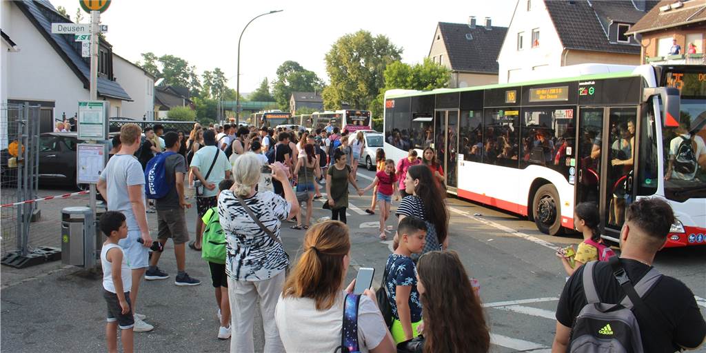 Freibad-Chaos: Zusätzliche Busse erst auf Initiative der Polizei Freibad-Chaos: Zusätzliche Busse erst auf Initiative der Polizei