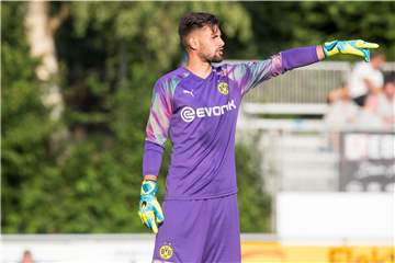Oelschlägel geht nun doch ins zweite BVB-Jahr - Sorgen um Unbehaun