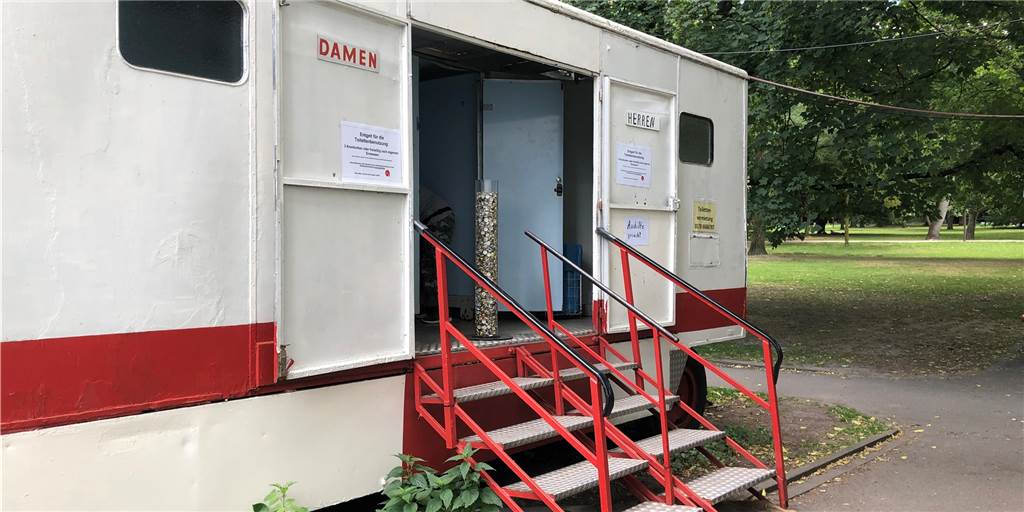 Im Westpark kostet der Toilettengang drei Kronkorken Im Westpark kostet der Toilettengang drei Kronkorken