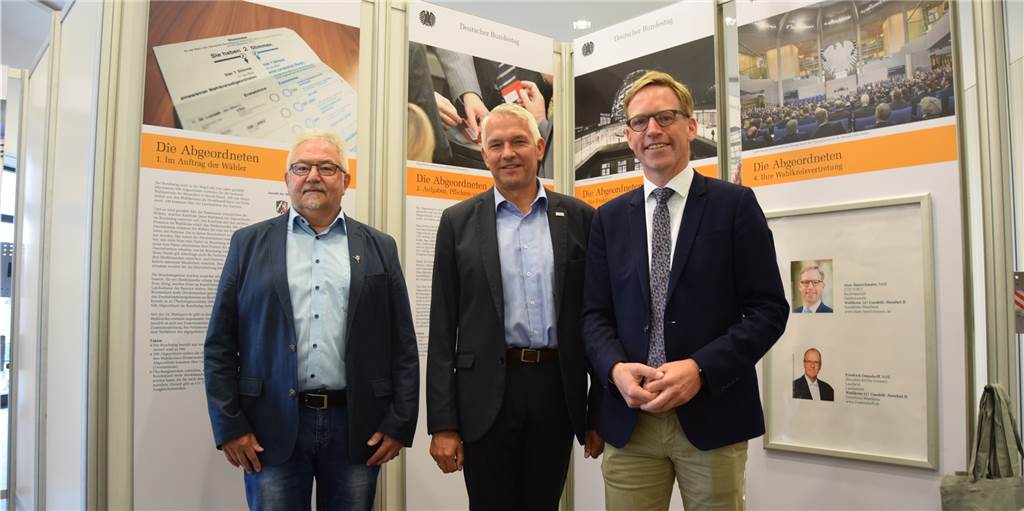 Für einen offenen Dialog: Ausstellung zum Thema Bundestag im Olfener Leohaus eröffnet Für einen offenen Dialog: Ausstellung zum Thema Bundestag im Olfener Leohaus eröffnet