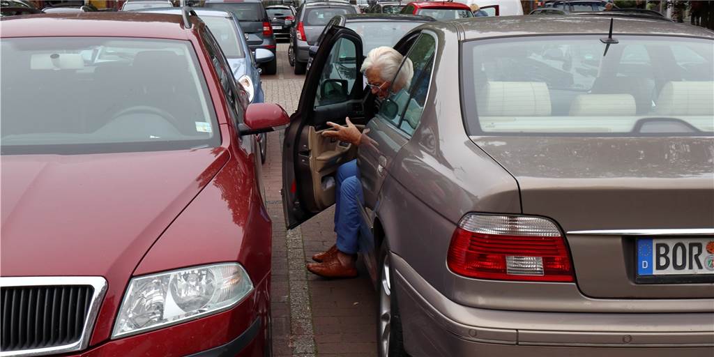 Viele Parkplätze in Ahaus sind viel zu eng für moderne Autos Viele Parkplätze in Ahaus sind viel zu eng für moderne Autos