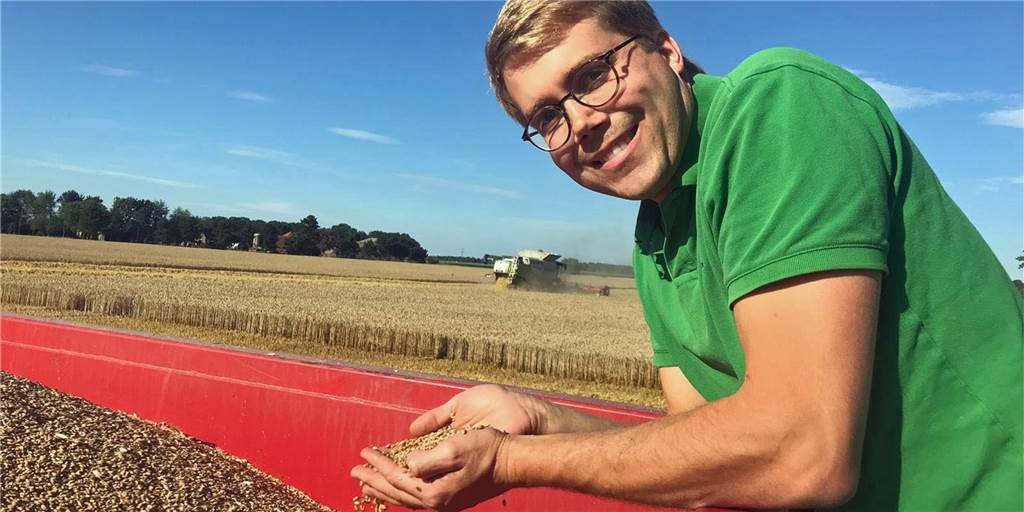Landwirte fahren viel früher ihre Getreideernte ein und denken über neue Wege im Anbau nach Landwirte fahren viel früher ihre Getreideernte ein und denken über neue Wege im Anbau nach