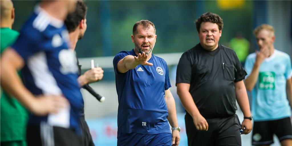 Gelb-Sperre für Trainer? Daniel Sekic: „Dagegen sollten wir auf die Barrikaden gehen“ Gelb-Sperre für Trainer? Daniel Sekic: „Dagegen sollten wir auf die Barrikaden gehen“