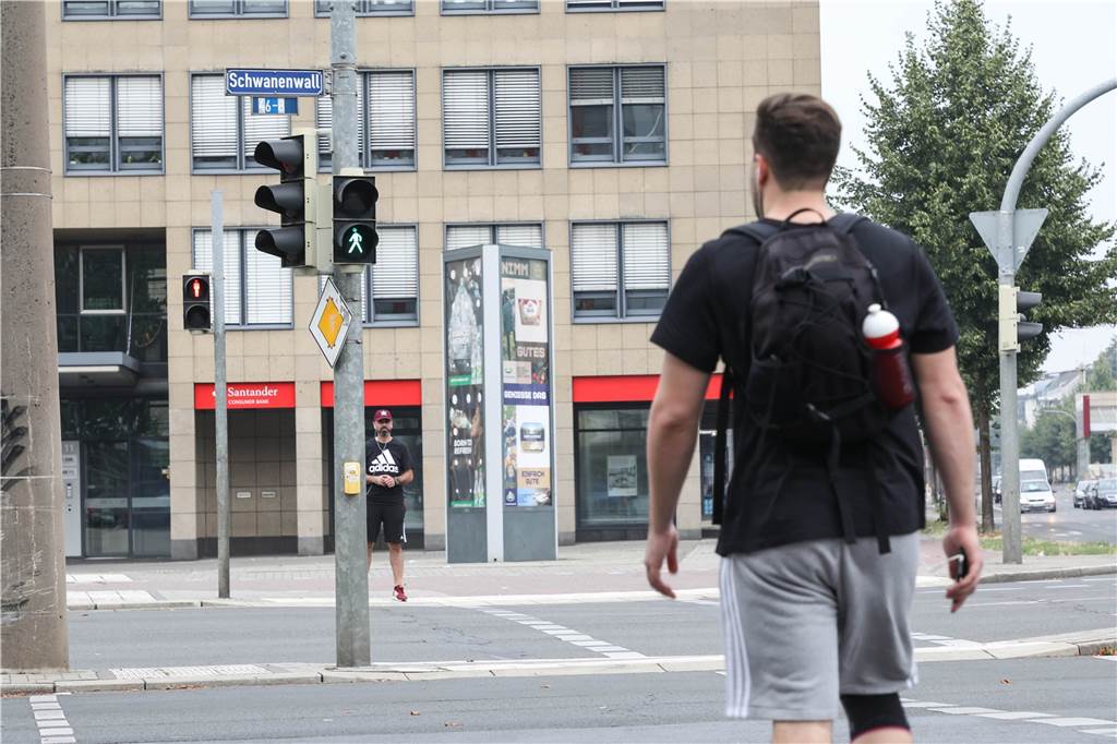 Wo komme ich schnell über den Wall? Dortmunds wichtigste Fußgänger-Ampeln im Test