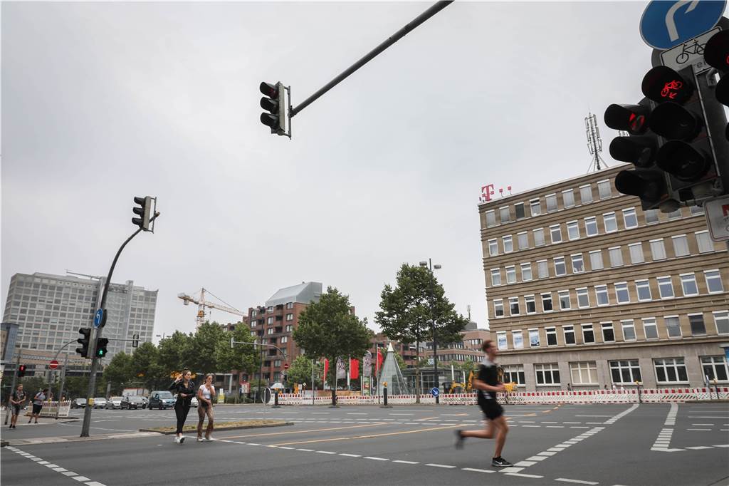 Wo komme ich schnell über den Wall? Dortmunds wichtigste Fußgänger-Ampeln im Test
