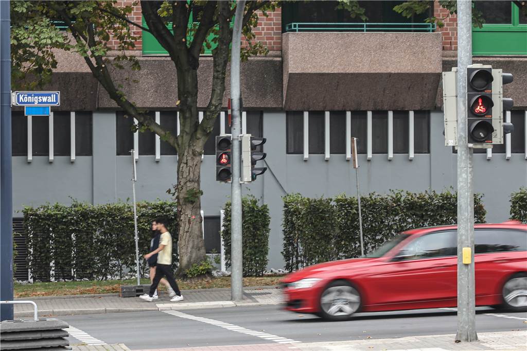 Wo komme ich schnell über den Wall? Dortmunds wichtigste Fußgänger-Ampeln im Test