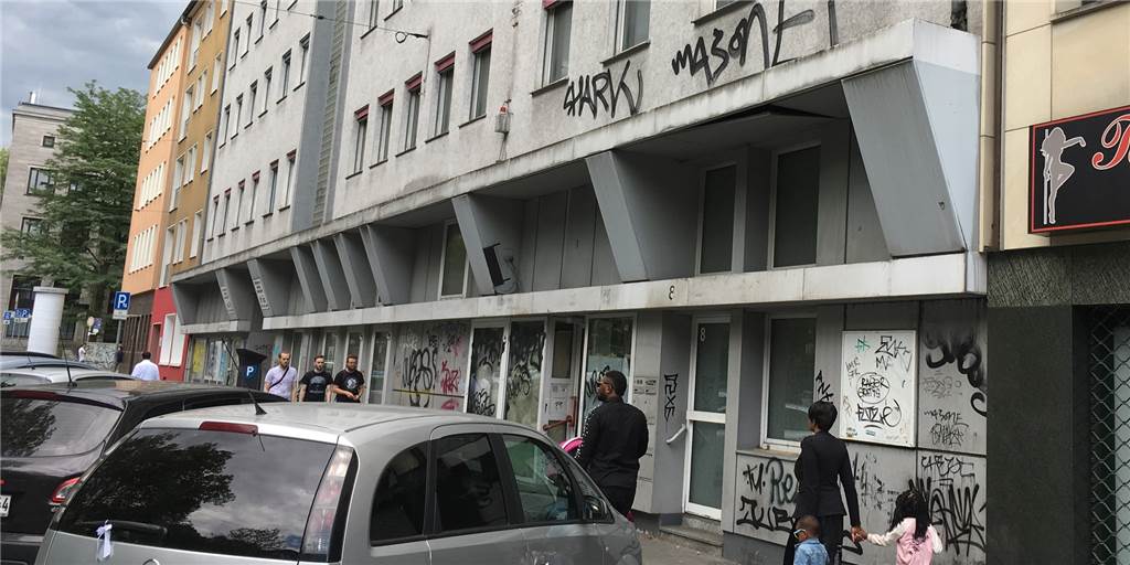 Mehrfamilienhäuser der St.-Johannes-Gesellschaft am Hohen Wall verkommen Mehrfamilienhäuser der St.-Johannes-Gesellschaft am Hohen Wall verkommen