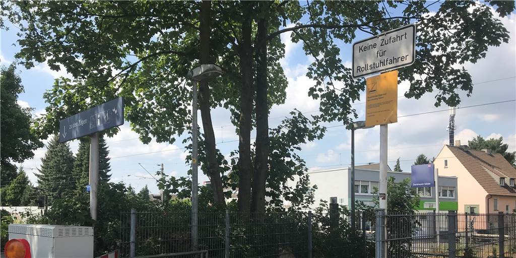 Weder Bus noch Bahn: Dieser Bahnhof ist der Albtraum für Menschen mit Gehbehinderungen Weder Bus noch Bahn: Dieser Bahnhof ist der Albtraum für Menschen mit Gehbehinderungen