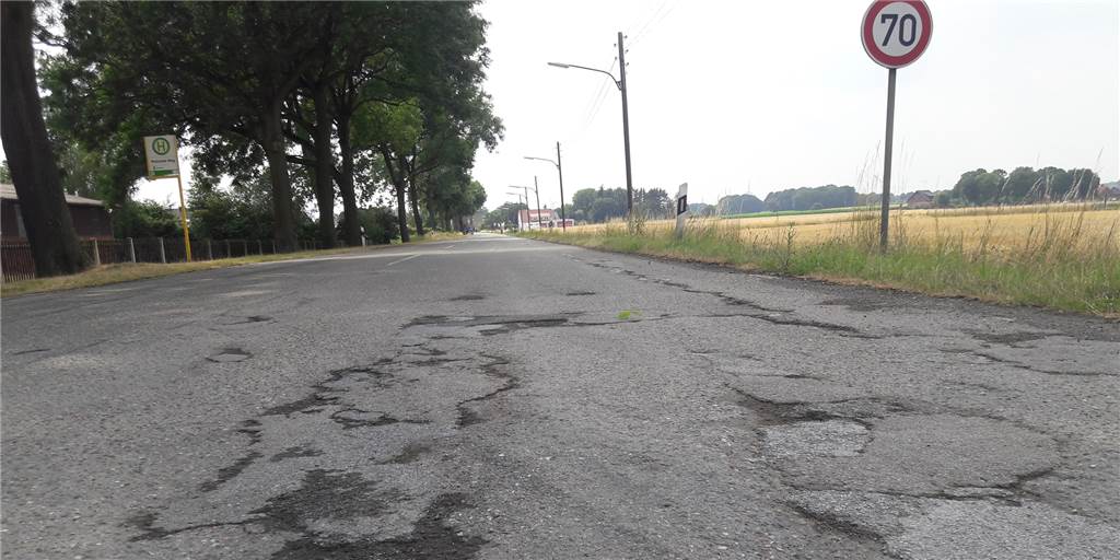 Land erhält RAG-Geld für Fahrbahnschäden, will lädierte Straße davon aber nicht sanieren Land erhält RAG-Geld für Fahrbahnschäden, will lädierte Straße davon aber nicht sanieren