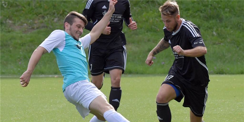 Patrick Neumann spielte schwer verletzt das Derby gegen den VfB - jetzt fällt er lange aus Patrick Neumann spielte schwer verletzt das Derby gegen den VfB - jetzt fällt er lange aus