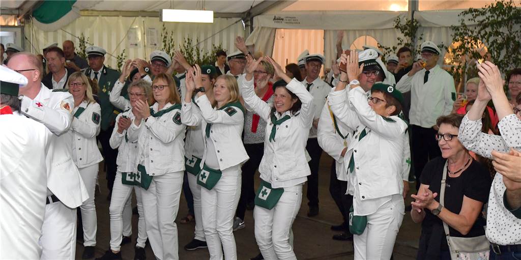 Mit vielen Fotos: So war der Königsball beim Gemeindebiwak in Südkirchen Mit vielen Fotos: So war der Königsball beim Gemeindebiwak in Südkirchen