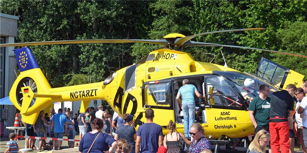 Zum 45. Geburtstag von „Christoph 8“ ließ sich Hubschrauber durch ein Double vertreten