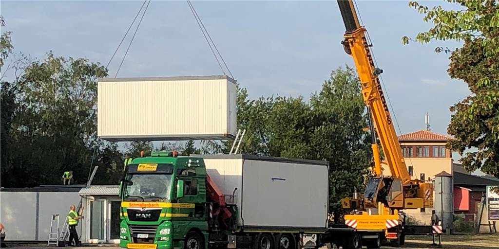 Flüchtlings-Container am Bahnhof sind weg – Stadt arbeitet an Plänen für neue Wohnhäuser Flüchtlings-Container am Bahnhof sind weg – Stadt arbeitet an Plänen für neue Wohnhäuser