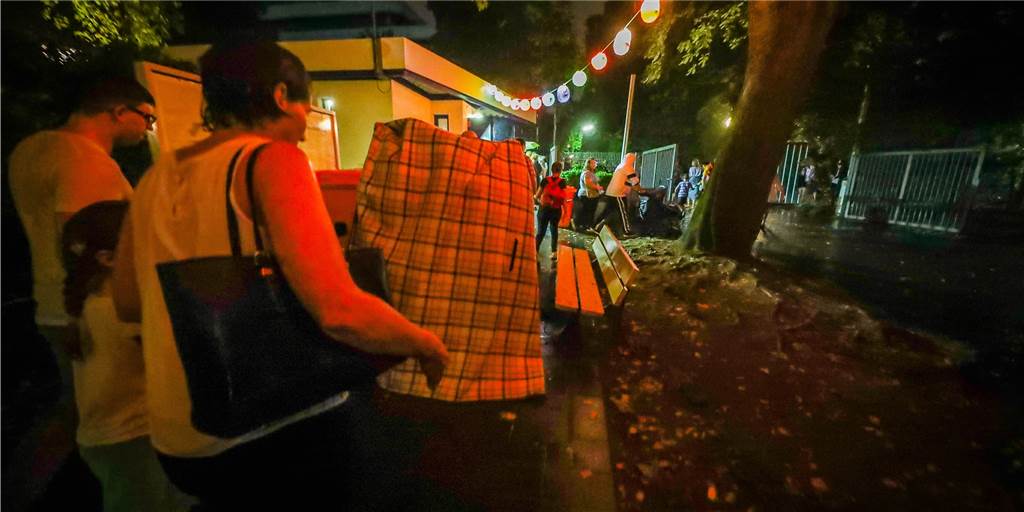 Lichterfest-Fiasko: Es gab keine Unwetterwarnung der Stufe Rot – sagen die Wetterdienste Lichterfest-Fiasko: Es gab keine Unwetterwarnung der Stufe Rot – sagen die Wetterdienste